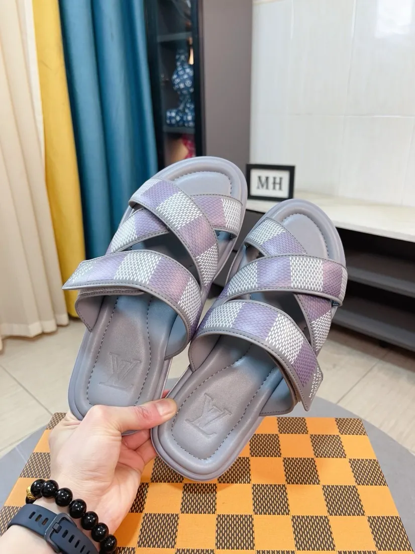Men's shoes 💰380🌹🌹 (lv-Louis Vuitton) New men's slippers, high-end boutique, exquisite embossed logo decoration on the upper, fine workmanship, super soft soles, casual, loose and comfortable, a must-have in summer! \nsize：38-44